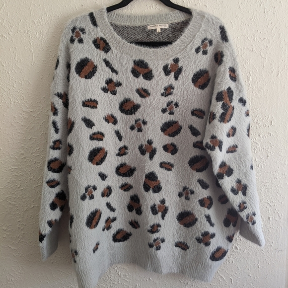 twenty second Oversized Animal Print Sweater - Picture 1 of 8